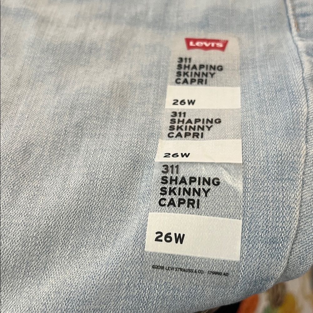 Levi's Women's Cropped Light Blue Jeans - Picture 10 of 16